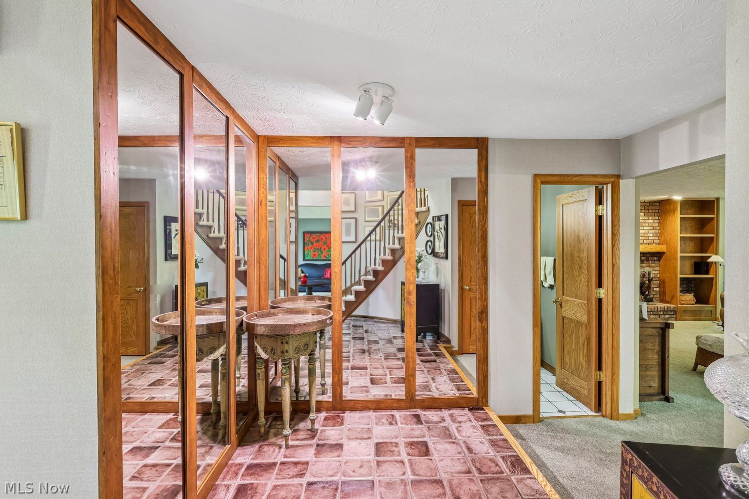 6470 Queens Way Brecksville OH 44141