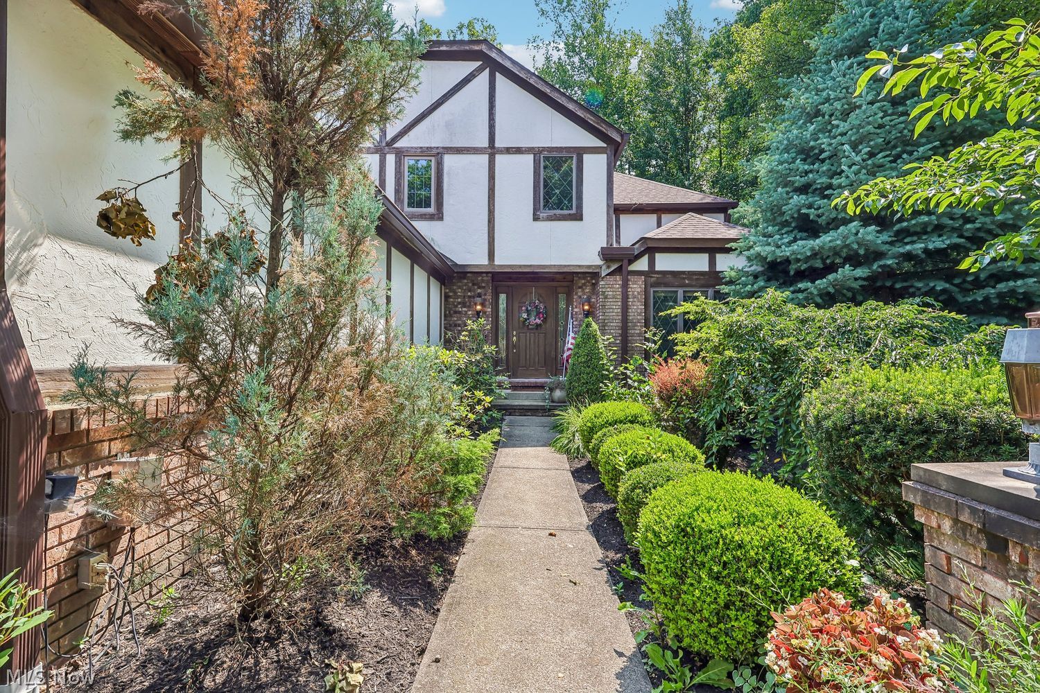 6470 Queens Way Brecksville OH 44141
