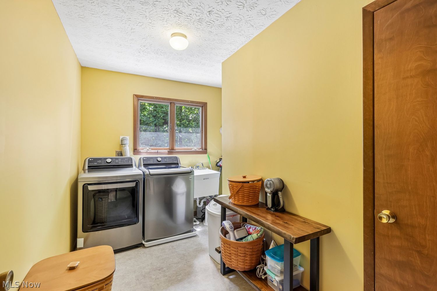 6470 Queens Way Brecksville OH 44141