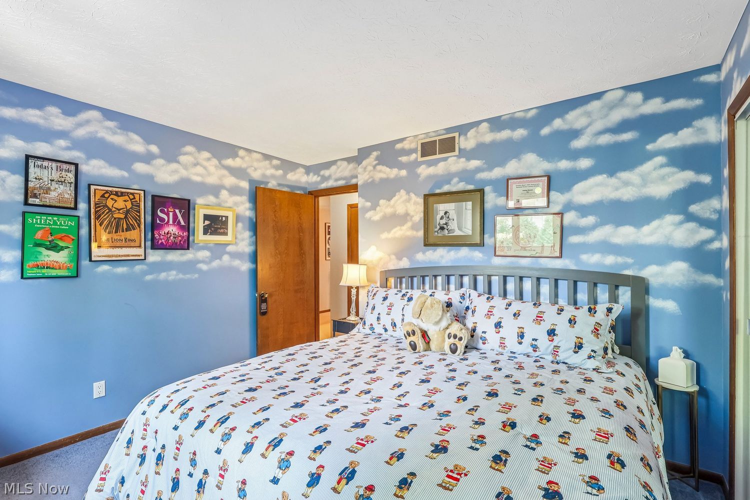 6470 Queens Way Brecksville OH 44141