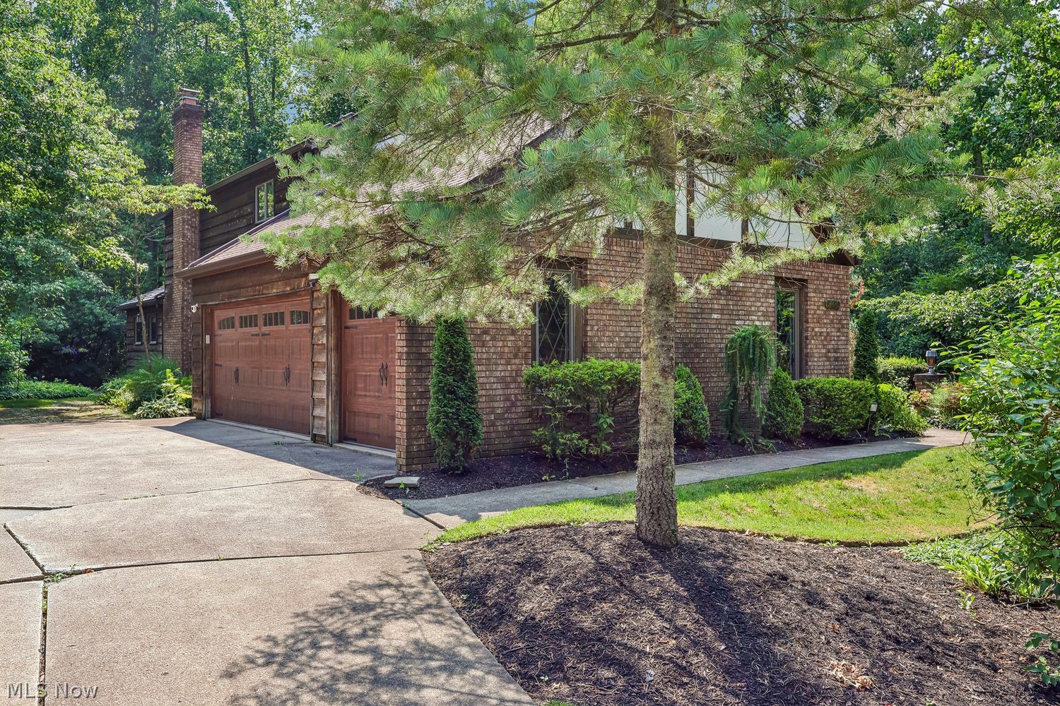 6470 Queens Way Brecksville OH 44141