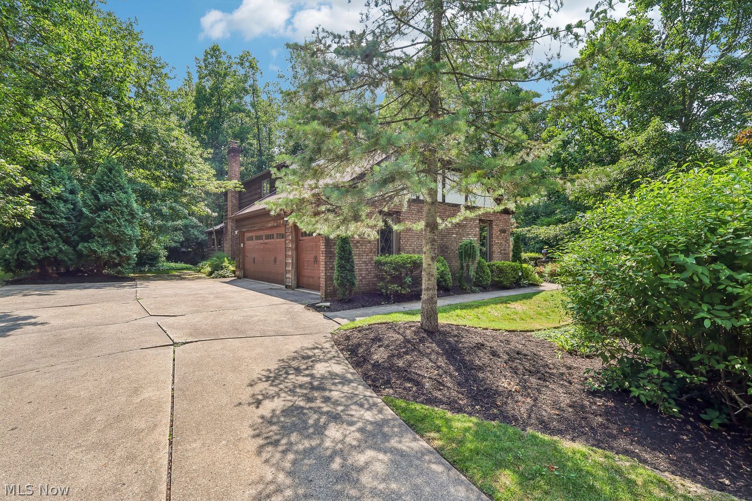6470 Queens Way Brecksville OH 44141
