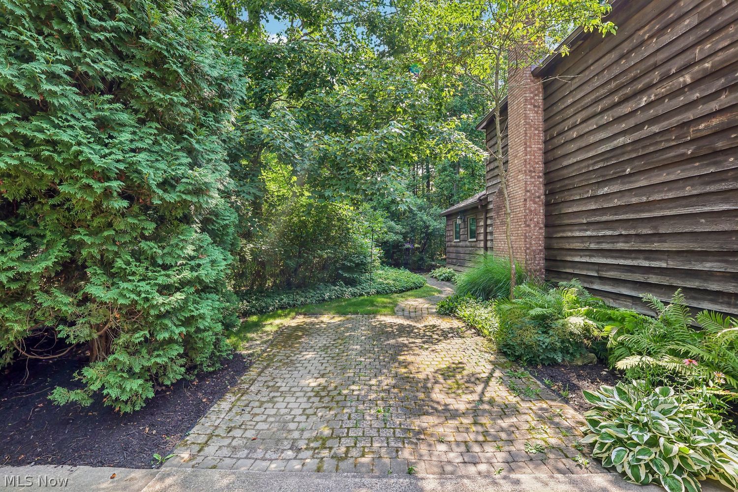 6470 Queens Way Brecksville OH 44141