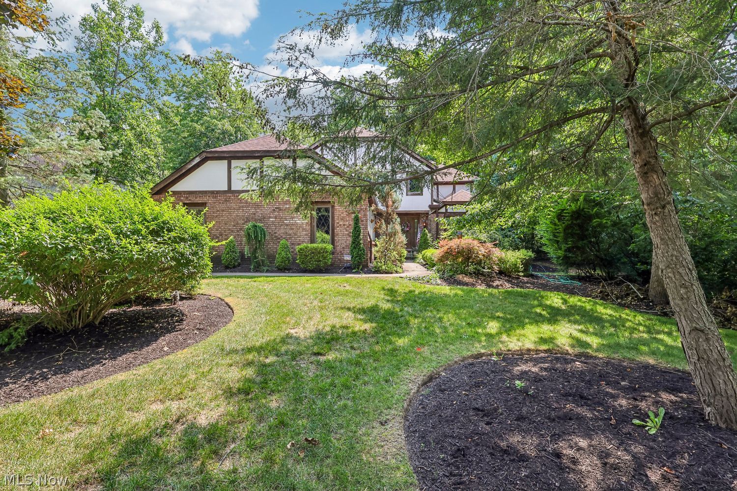 6470 Queens Way Brecksville OH 44141