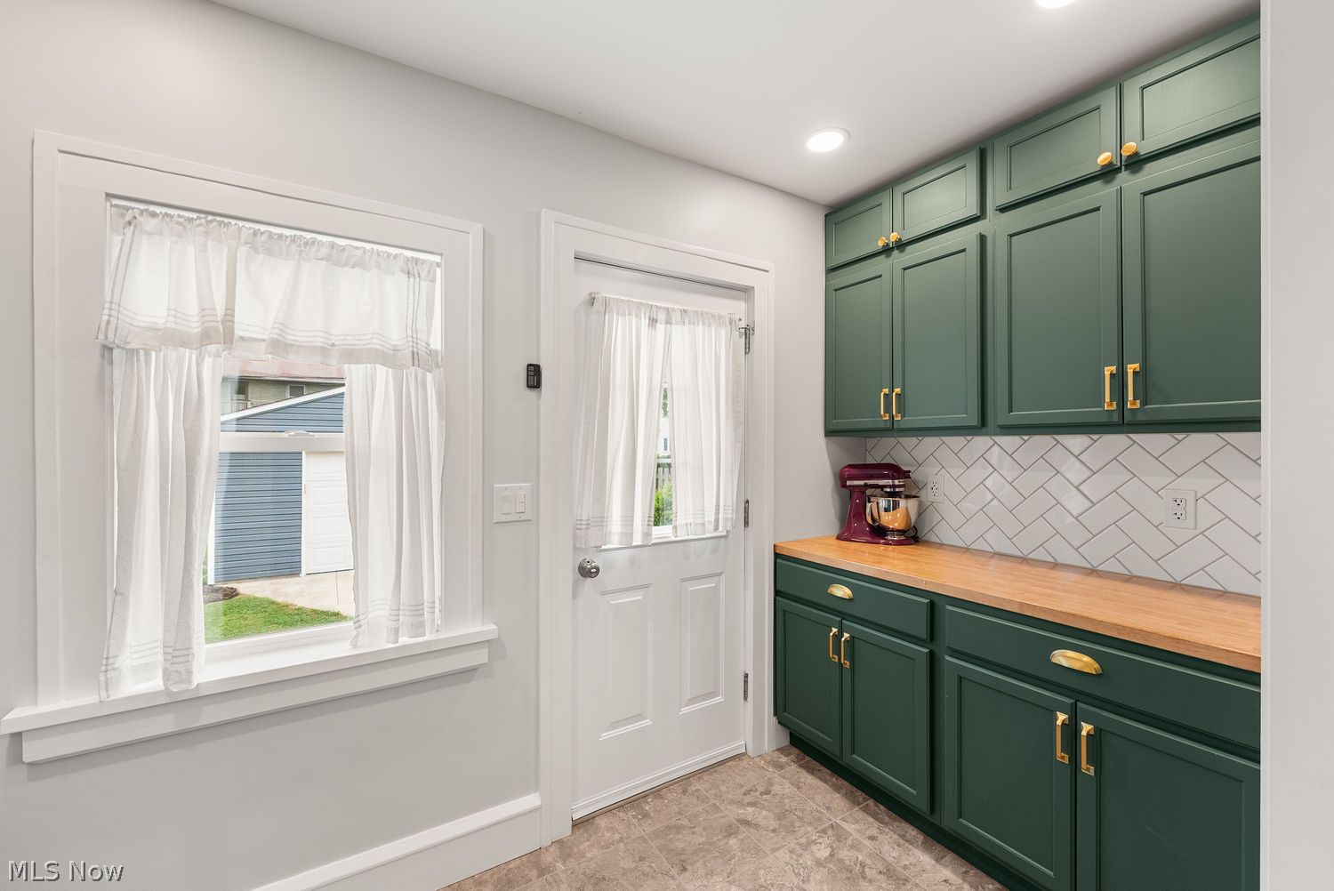 1611 Woodward Avenue Lakewood OH 44107