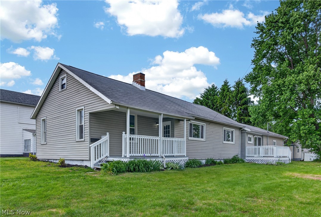 533 W Bank Street Uhrichsville OH 44683