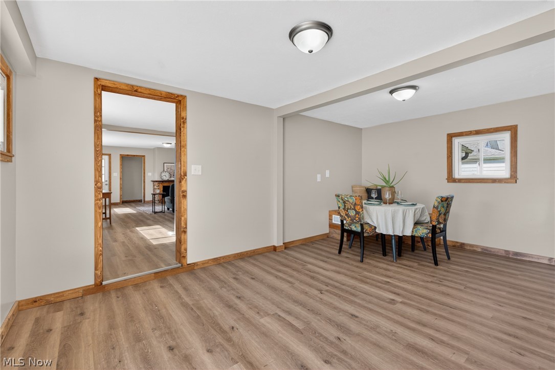 533 W Bank Street Uhrichsville OH 44683