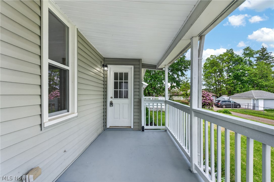 533 W Bank Street Uhrichsville OH 44683