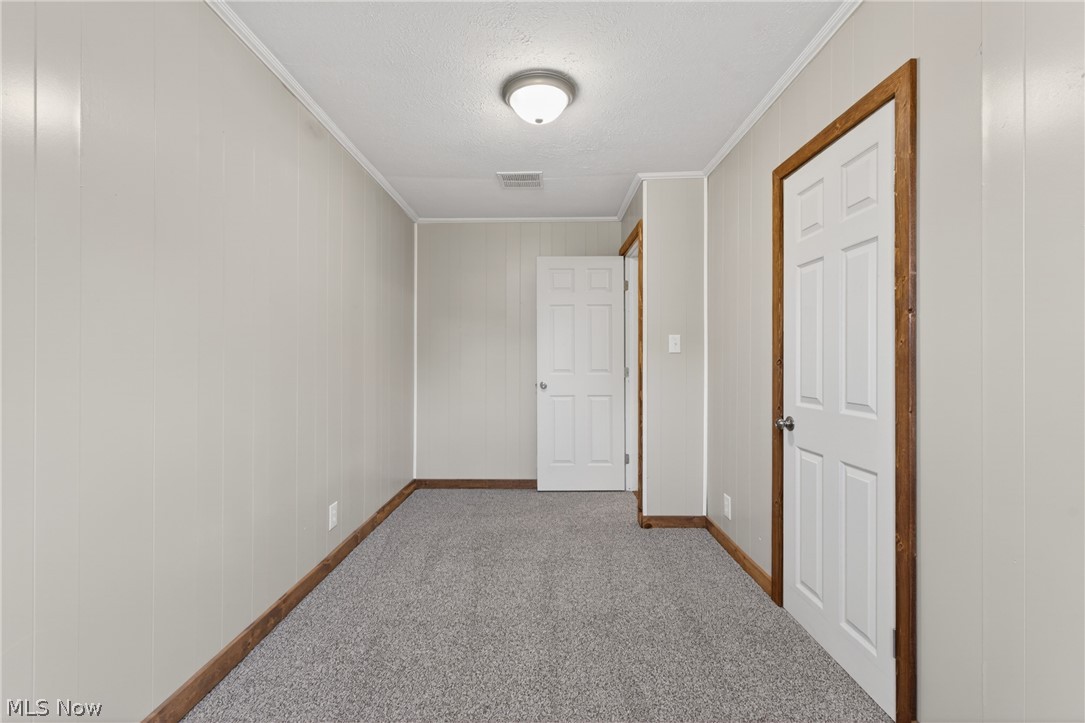 533 W Bank Street Uhrichsville OH 44683