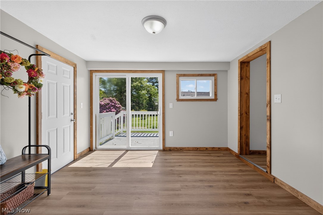 533 W Bank Street Uhrichsville OH 44683