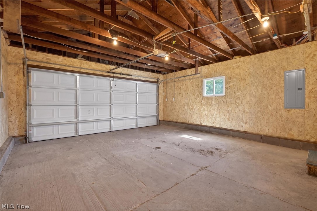 533 W Bank Street Uhrichsville OH 44683