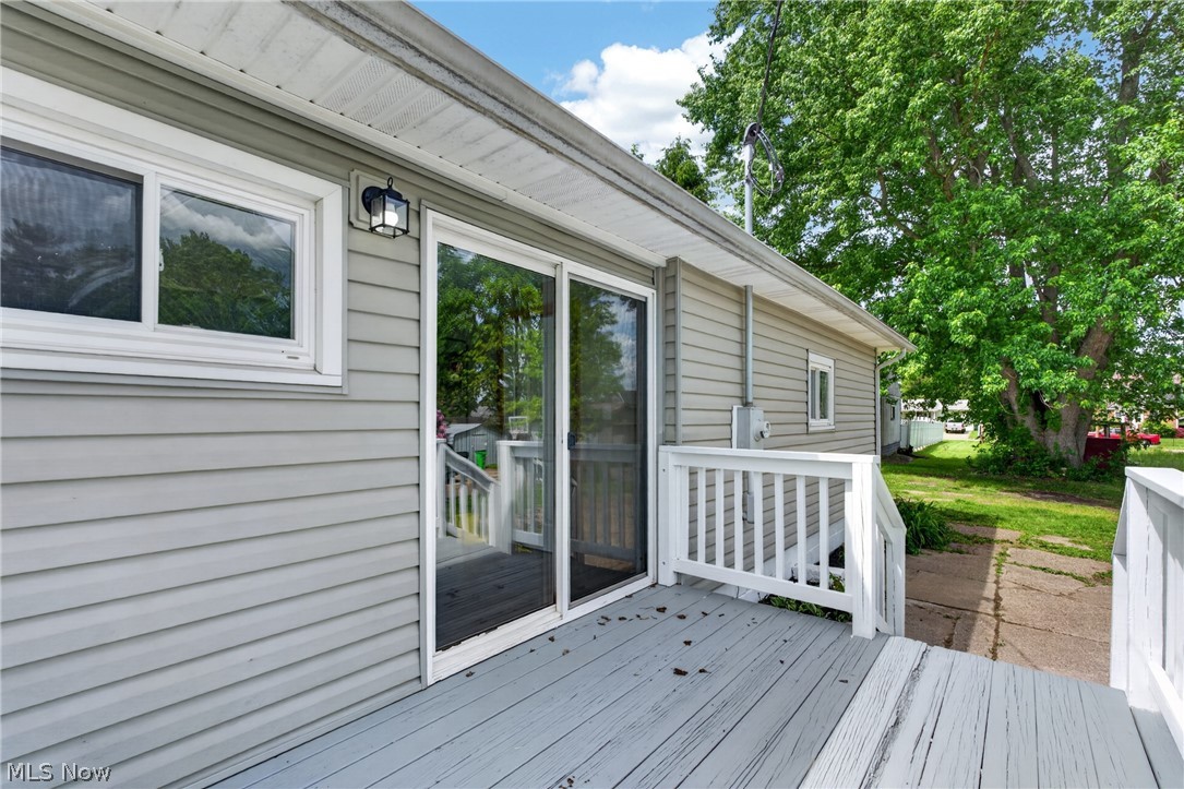 533 W Bank Street Uhrichsville OH 44683