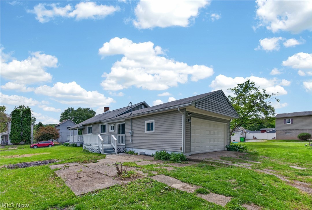 533 W Bank Street Uhrichsville OH 44683