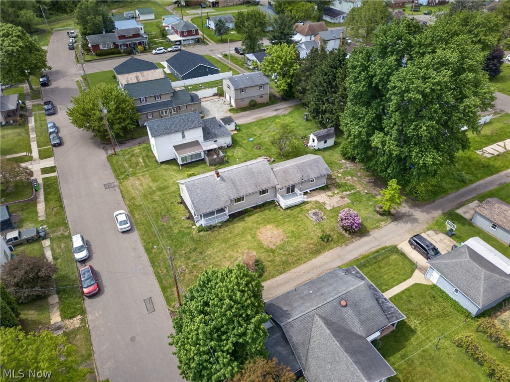 533 W Bank Street Uhrichsville OH 44683