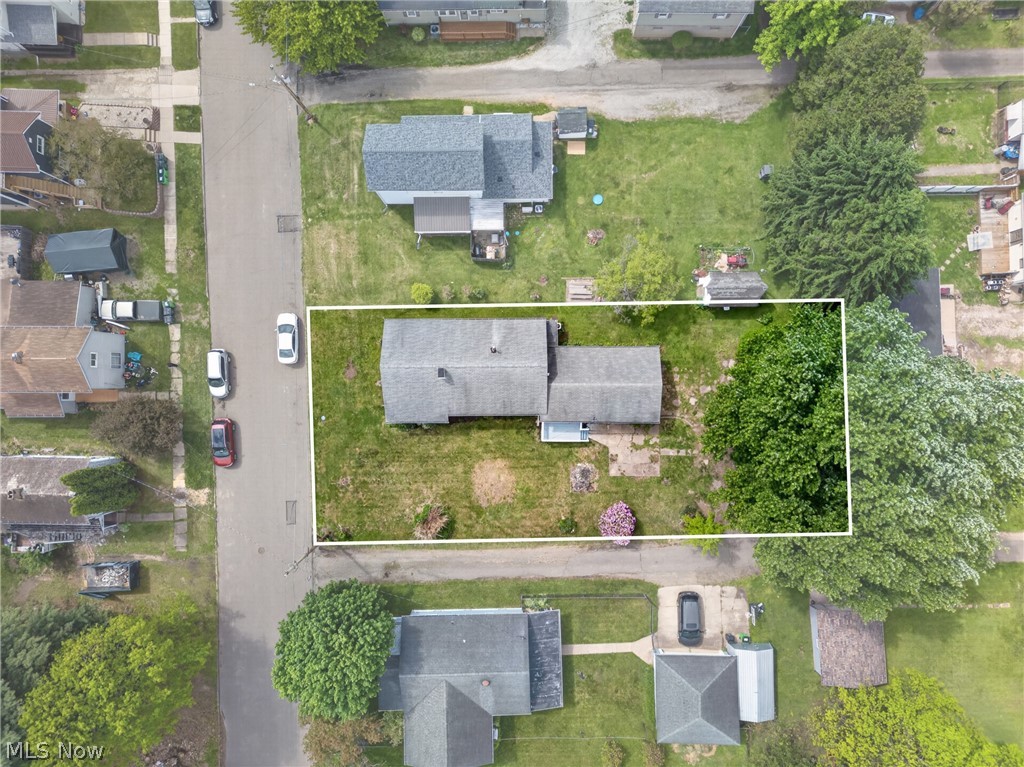 533 W Bank Street Uhrichsville OH 44683