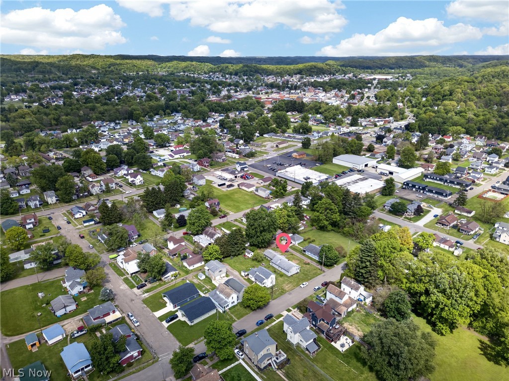 533 W Bank Street Uhrichsville OH 44683