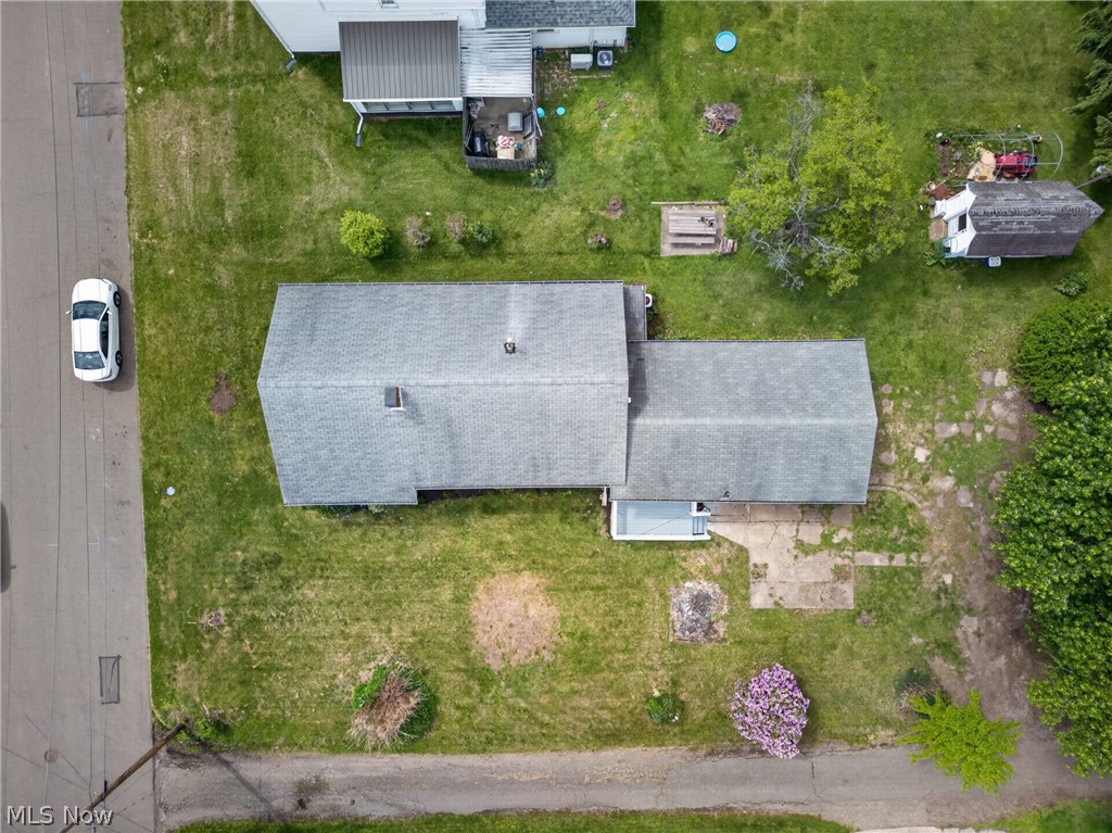 533 W Bank Street Uhrichsville OH 44683