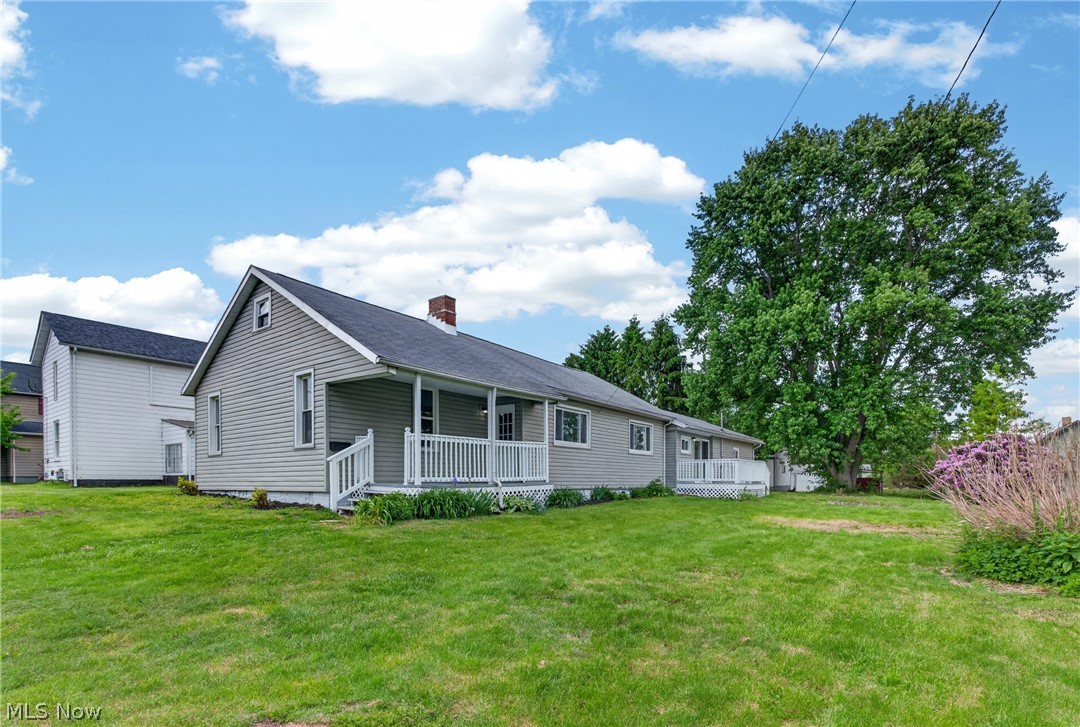 533 W Bank Street Uhrichsville OH 44683