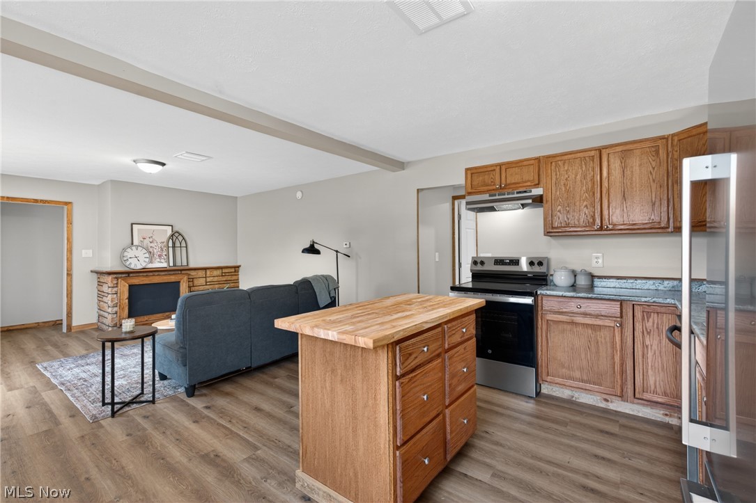 533 W Bank Street Uhrichsville OH 44683