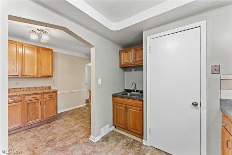 3809 Bainbridge Road Cleveland Heights OH 44118