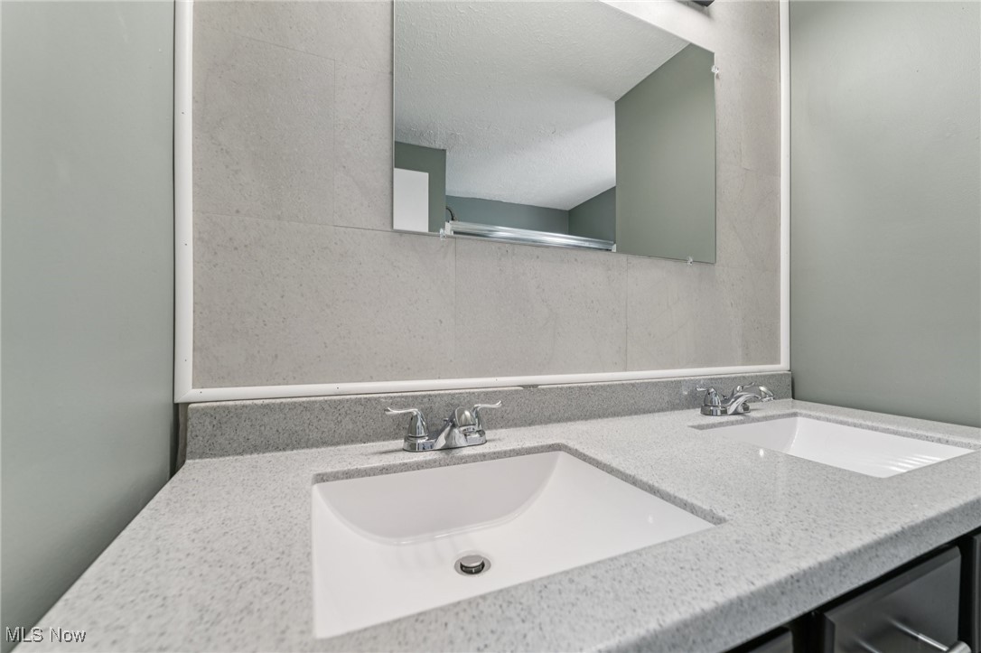 1057 Kevin Drive Akron OH 44313