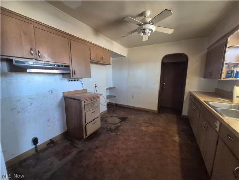 1093 E Schaaf Road Brooklyn Heights OH 44131