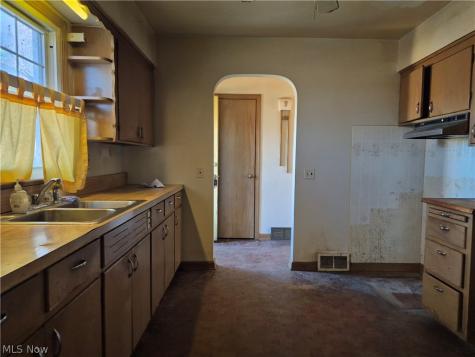 1093 E Schaaf Road Brooklyn Heights OH 44131