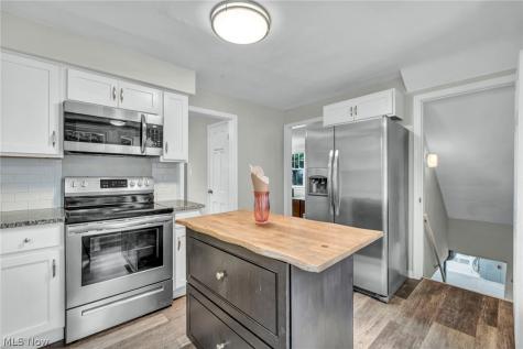 1307 Gordon Road Lyndhurst OH 44124