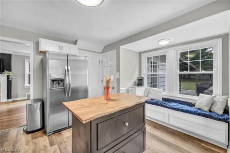 1307 Gordon Road Lyndhurst OH 44124