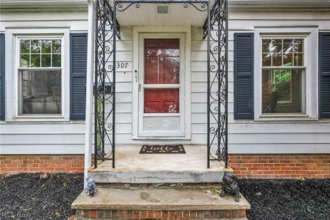 1307 Gordon Road Lyndhurst OH 44124