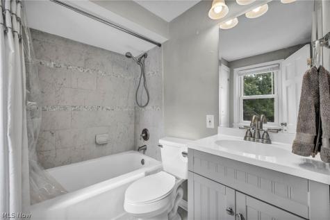 1307 Gordon Road Lyndhurst OH 44124