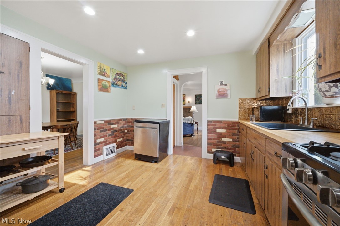 10033 Chesterfield Drive Parma Heights OH 44130
