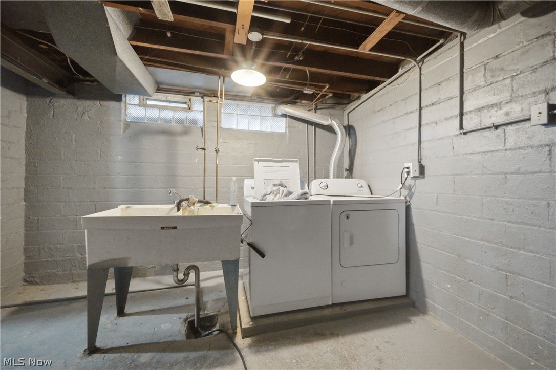 10033 Chesterfield Drive Parma Heights OH 44130