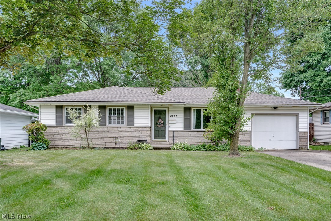 4257 Selkirk Avenue Austintown OH 44511