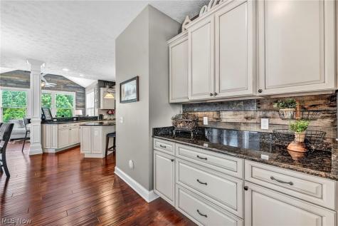 20374 Tramore Lane Strongsville OH 44149
