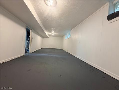12716 Kadel Avenue Cleveland OH 44135