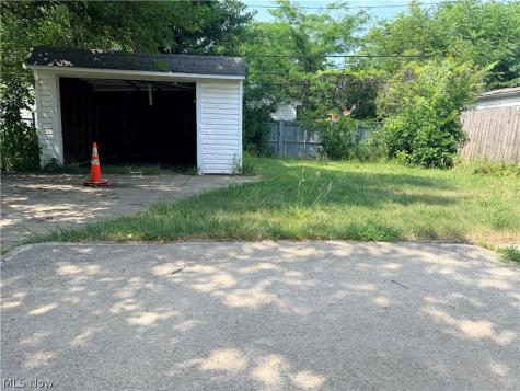 12716 Kadel Avenue Cleveland OH 44135