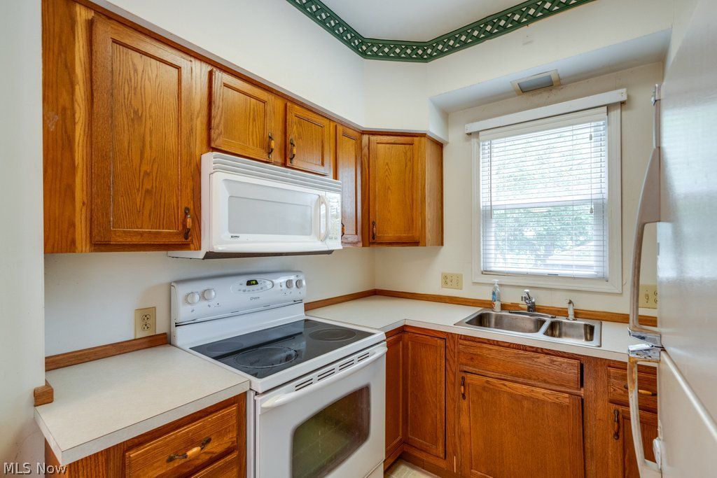 836 Elmore Avenue Akron OH 44302