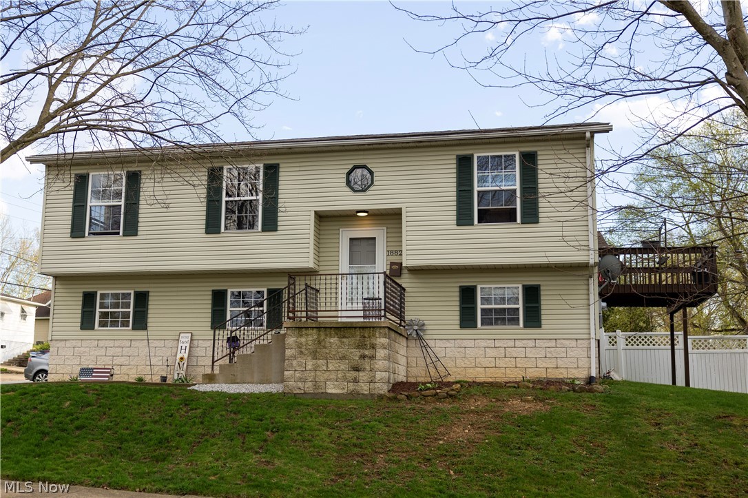 1882 Daniels Avenue Akron OH 44312