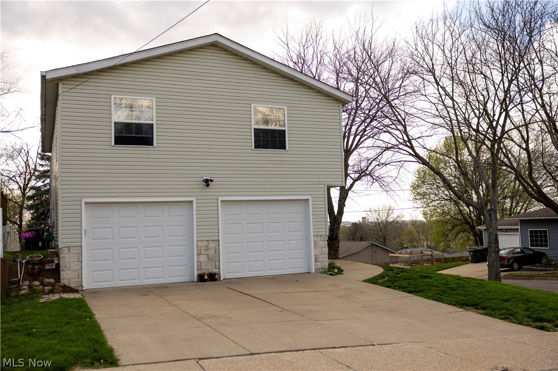 1882 Daniels Avenue Akron OH 44312