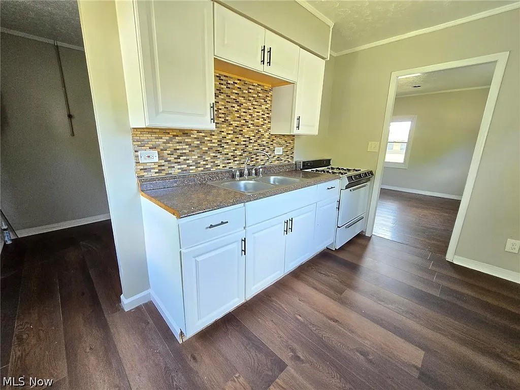 4181 E 160th Street Cleveland OH 44128