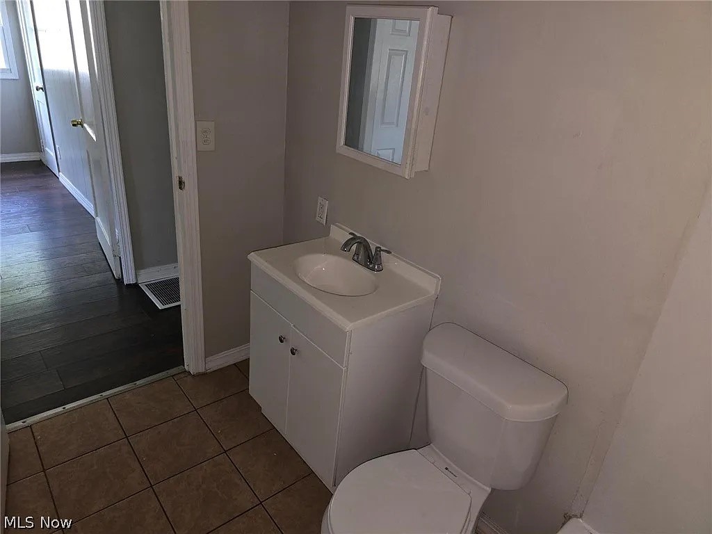 4181 E 160th Street Cleveland OH 44128