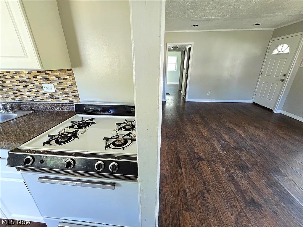 4181 E 160th Street Cleveland OH 44128