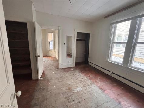 78 W Glendale Road Bedford OH 44146