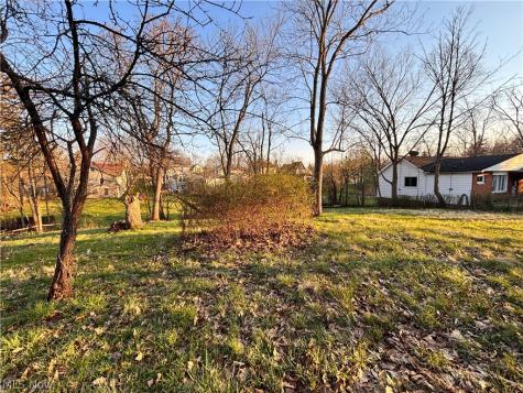 78 W Glendale Road Bedford OH 44146