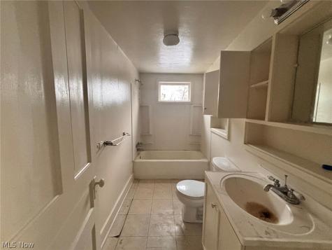 78 W Glendale Road Bedford OH 44146