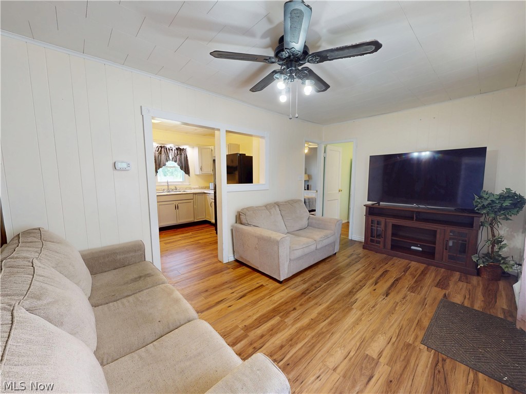 435 2nd Street SE Brewster OH 44613
