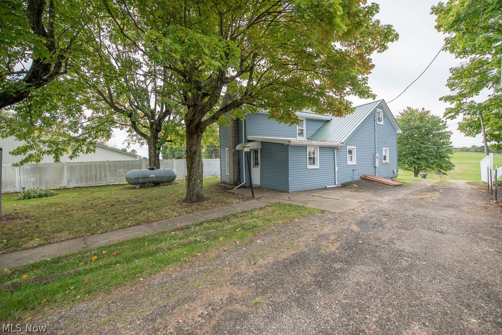 2468 Tabor Ridge Road NE New Philadelphia OH 44663