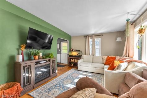 809 Curtis Avenue Cuyahoga Falls OH 44221