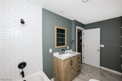 2933 S Hametown Road Norton OH 44203